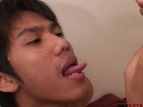 Asian twinks have a bareback sex and piss fetish couple