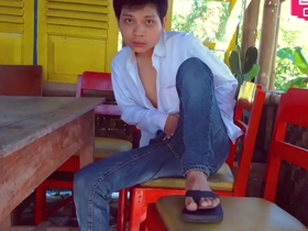 Solo boy Hansel Thios outdoor adventure at the Beauty Garden in this video.